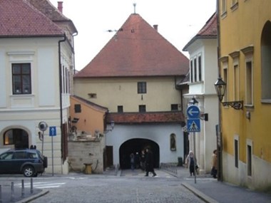 Porte en pierre